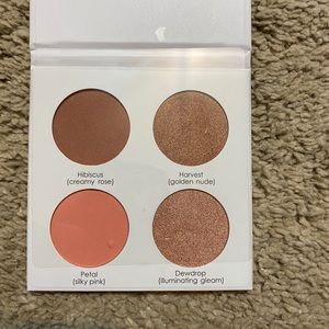 Seraphine Botanicals happy hibiscus blush palette